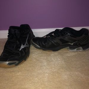 Mizuno volleyball shoes